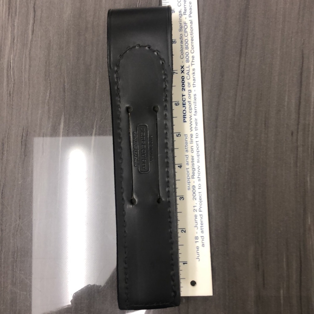 Leather flashlight case - Picture 2 of 4